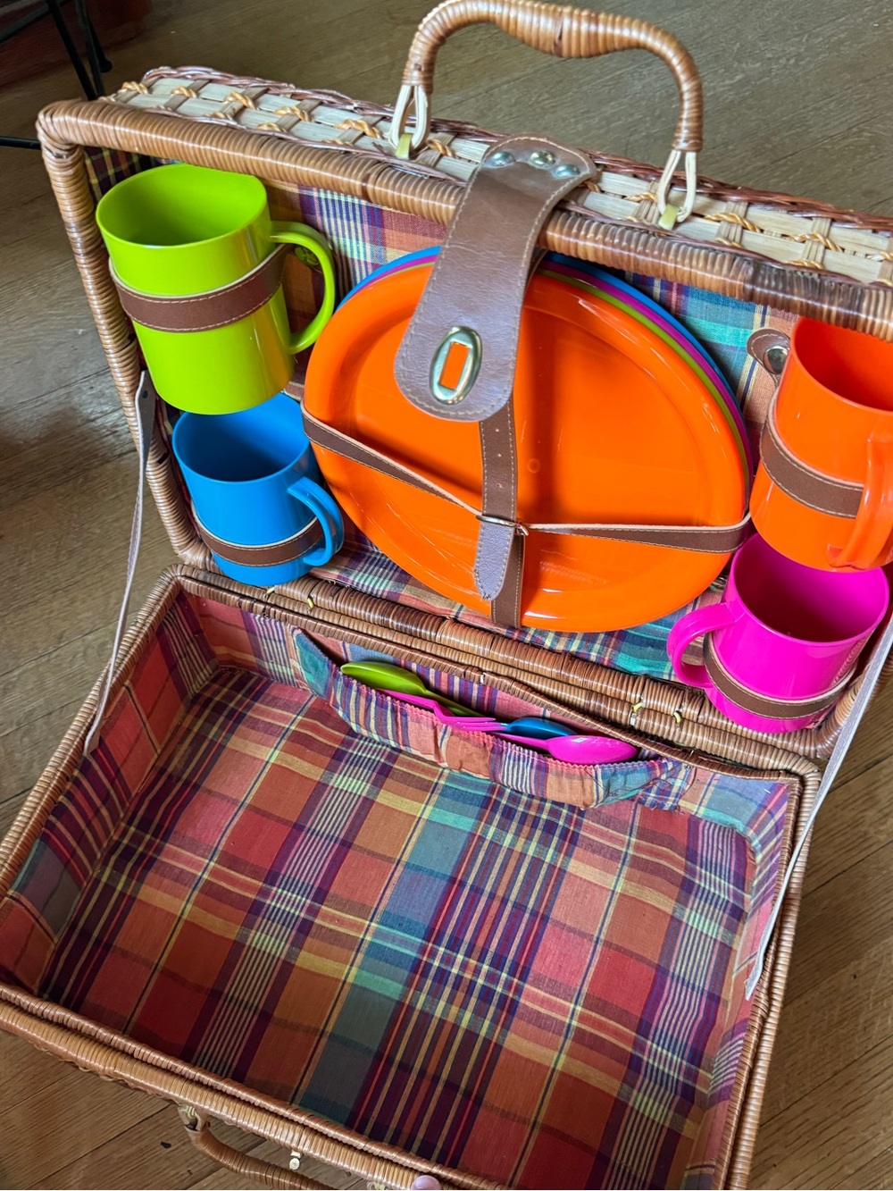 Vintage Wicker Picnic Basket in Gingham w/ Colorful Cutlery and Carrying Strap